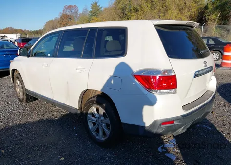 2011 Toyota Highlander Base V6 из США, поврежденный, VIN 5TDBK3EHXBS068910